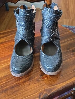 Freebird Saphire Women’s Black Studded Textured Cutout Booties